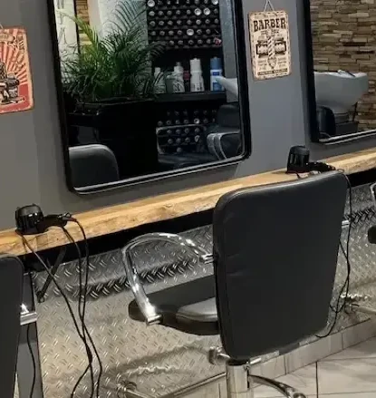 Photo de l'intérieur du salon de coiffure Le Salon de Fred à Thônes